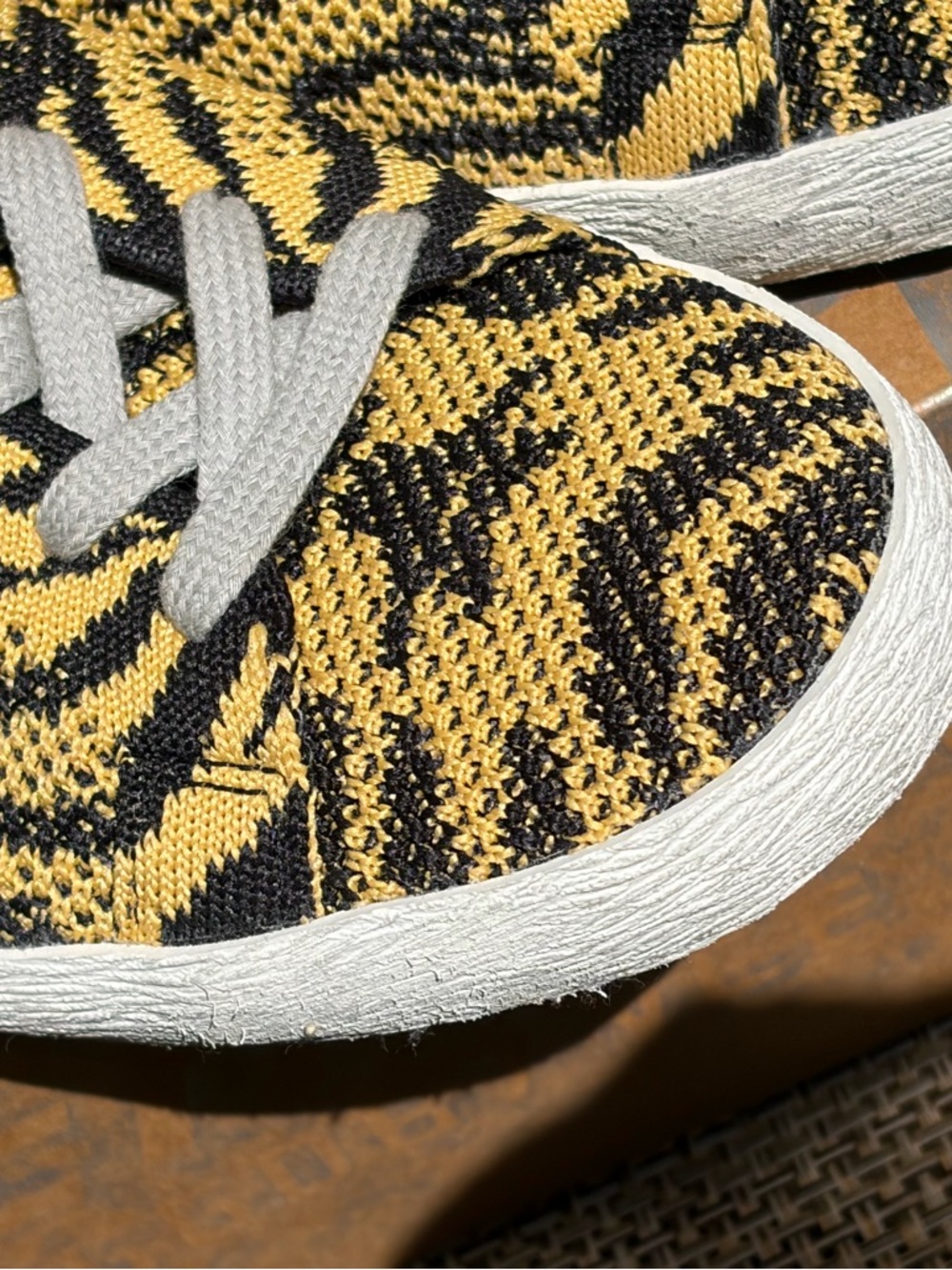 NIB Golden Goose Women’s 39 Tiger Knitted NIB Yellow Black Red Metallic Rtl $515 - Picture 9 of 13